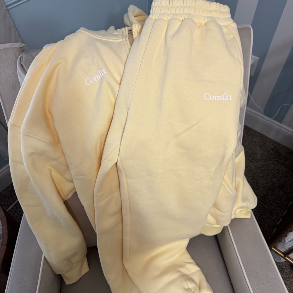 Comfirt Women's Cream Sweatshirt & Hoodie Set